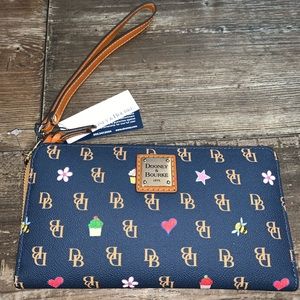 SOLD ON Ⓜ️ NWT Dooney & Bourke Gretta Novelty Larg